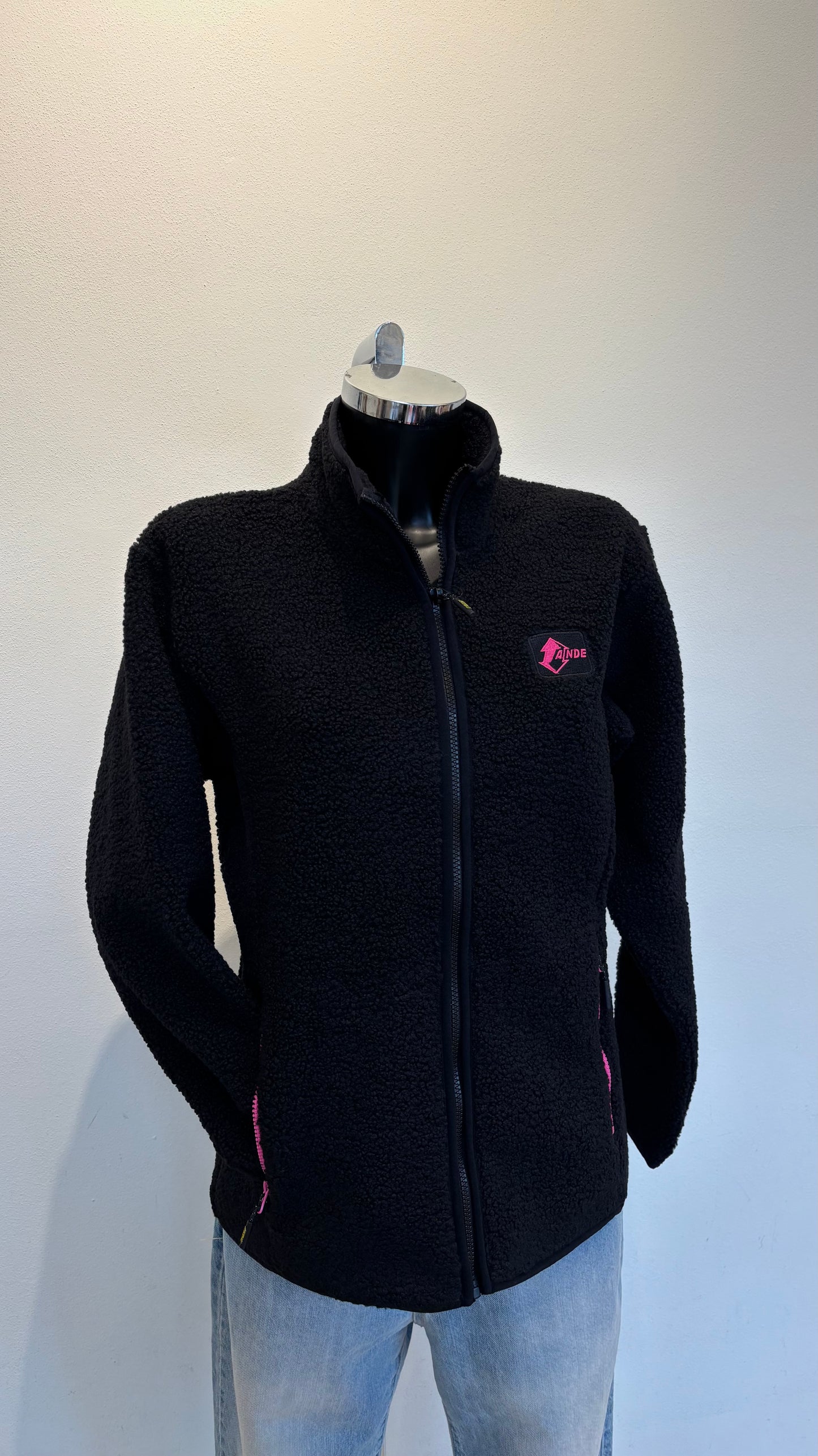 Pelosino Ande | donna