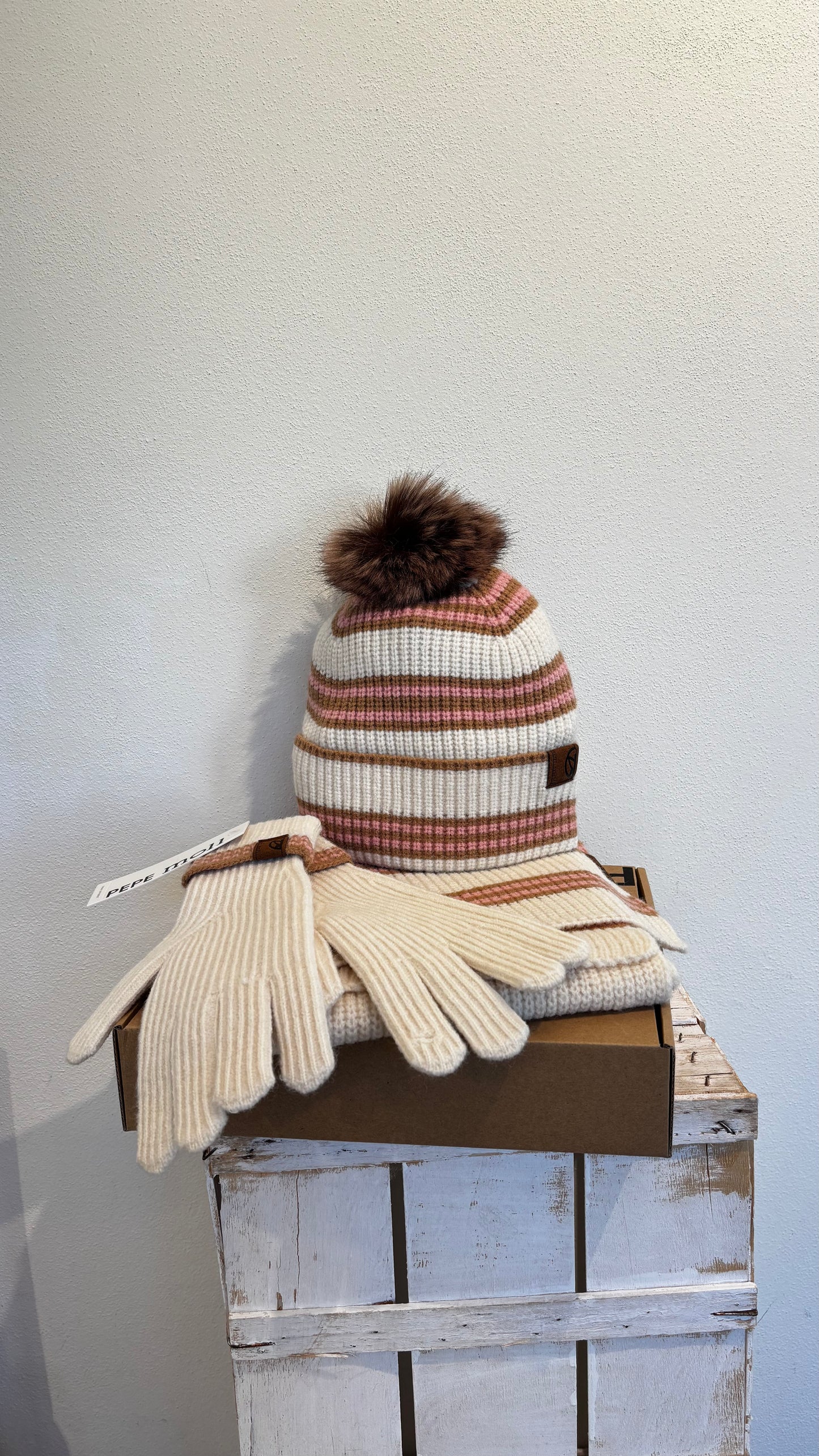 Set panna: sciarpa + guanti + cappello