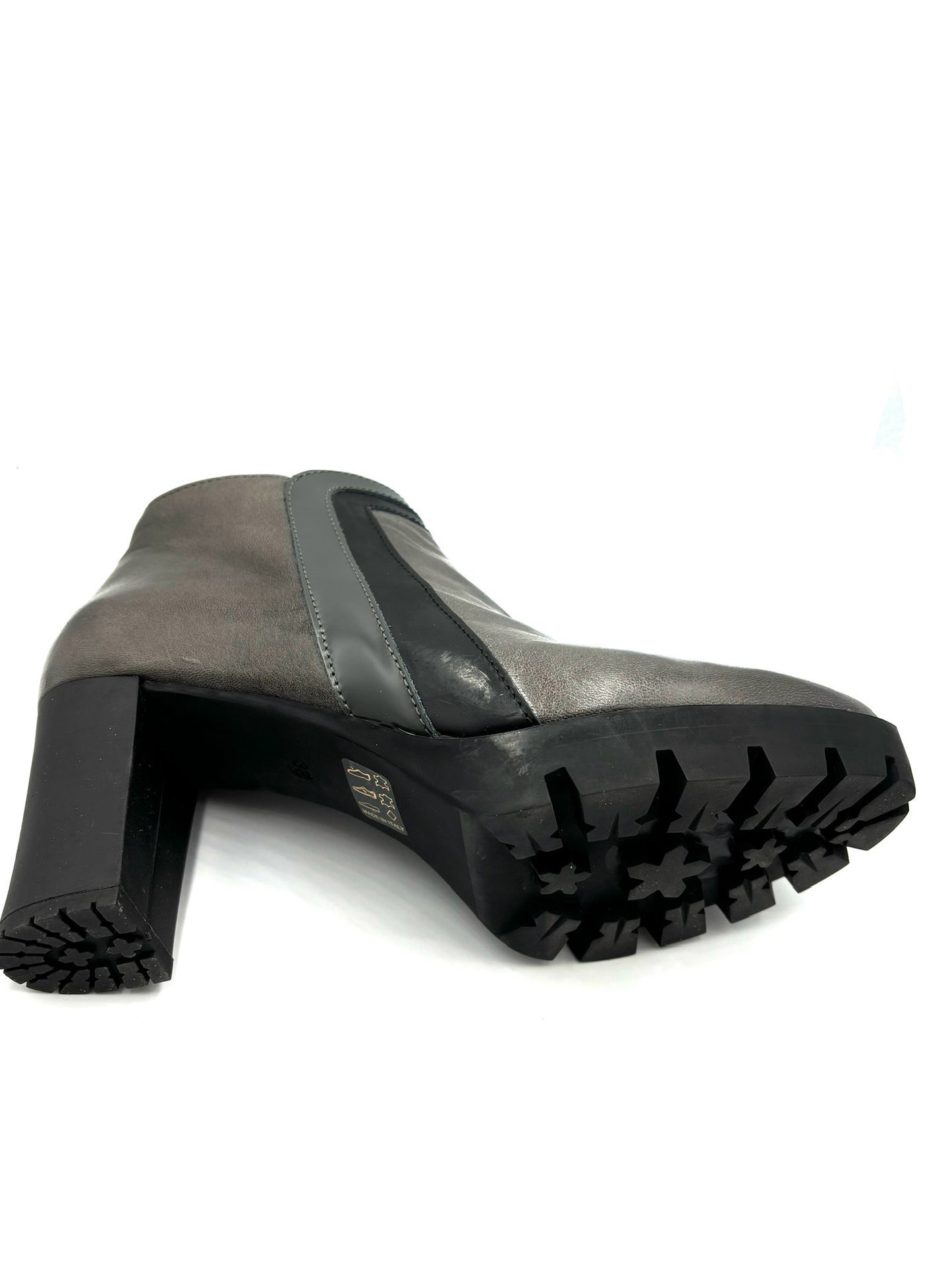 Stivaletto con tacco Gaja