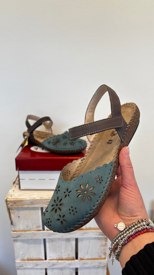 Walk in the city chiuse | 1055