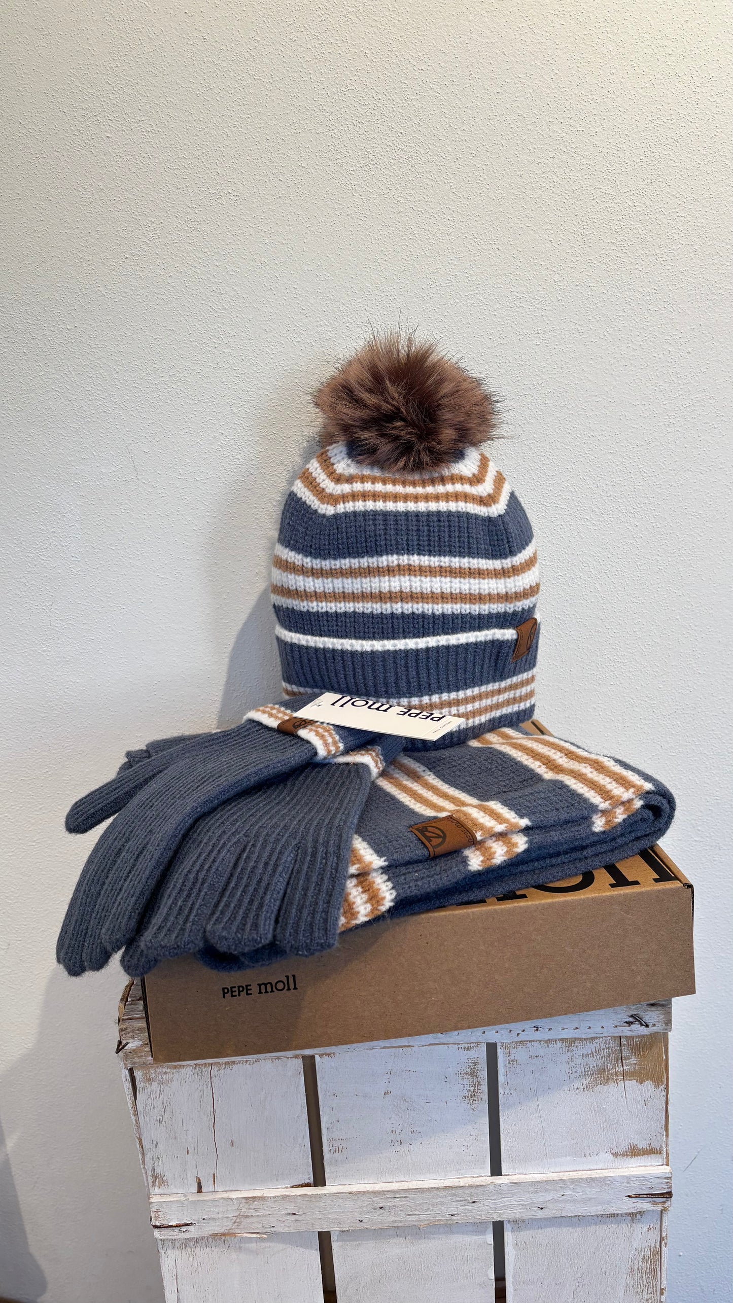 Set navy: sciarpa + guanti+ cappello