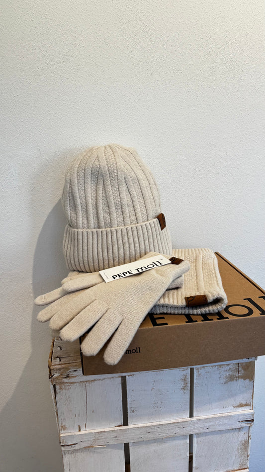 Set off: collo + guanti + cappello