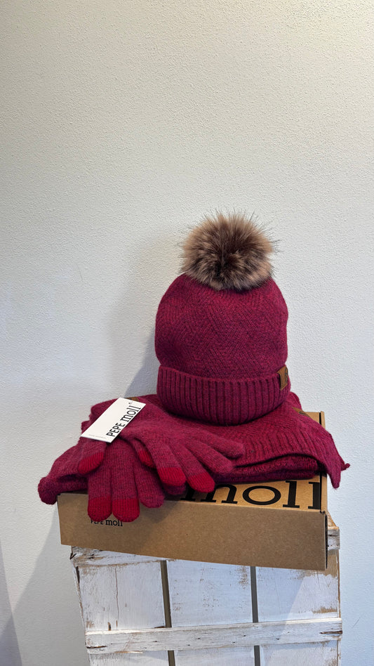 Set bordo: sciarpa + guanti + cappello con pelo